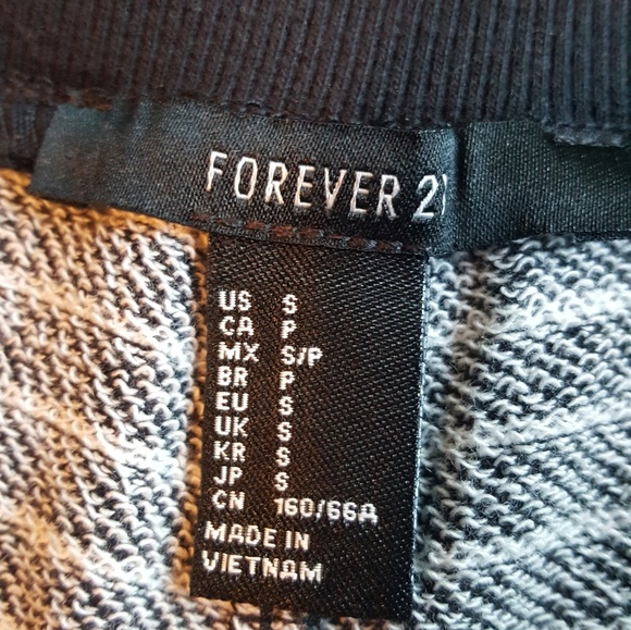 FOREVER 21 🌼 NWT SHORTS - Picture 3 of 3